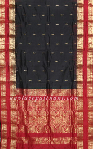 The Black Color with Maroon contrast Double Boarder in Kanjivarum Silk saree.